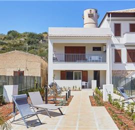 3 bedroom seaside apartments in Sicily, sleeps 6